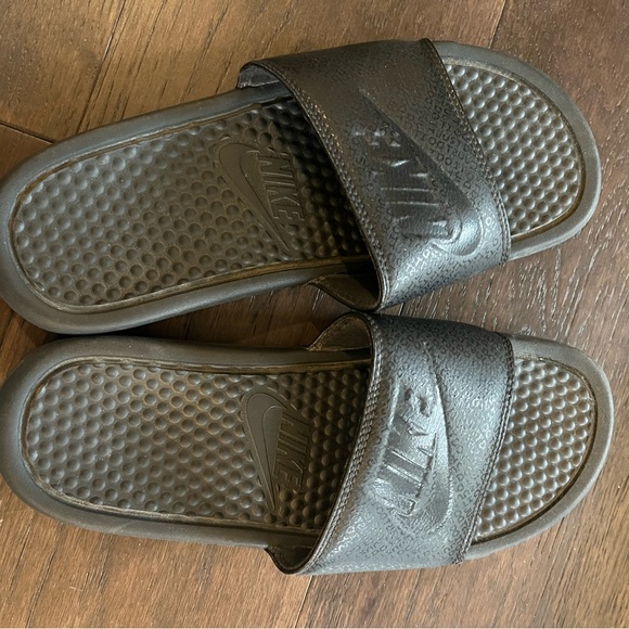 Nike | Slides - Picture 6 of 10